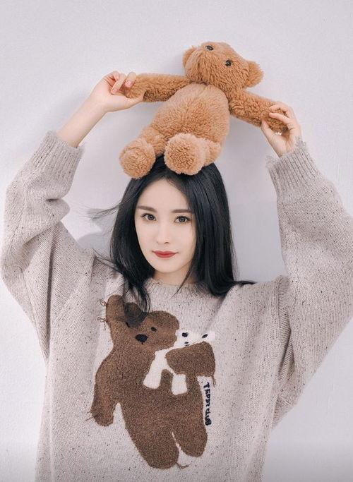 吃瓜小熊女生,揭秘校园里的“瓜田”趣事